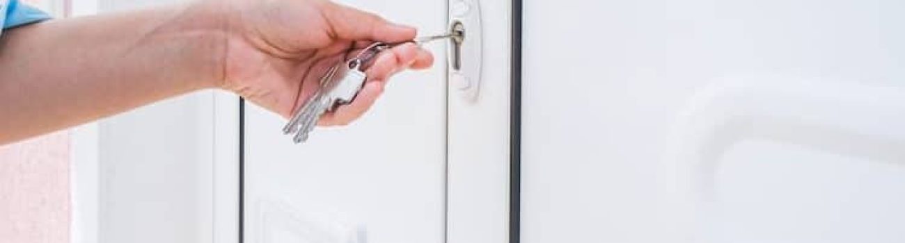 clé qui tourne que d'un seul coté de la porte
